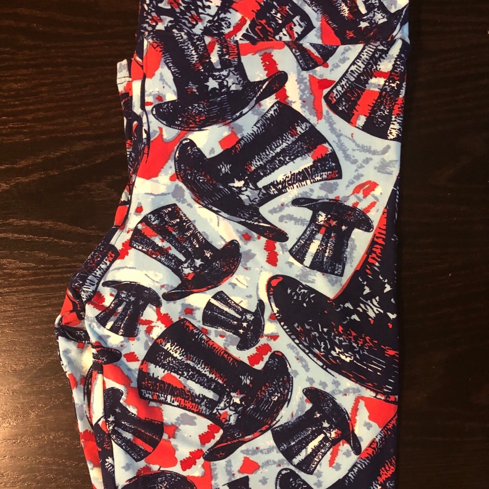 LuLaRoe American Tall and Curvy Leggings.